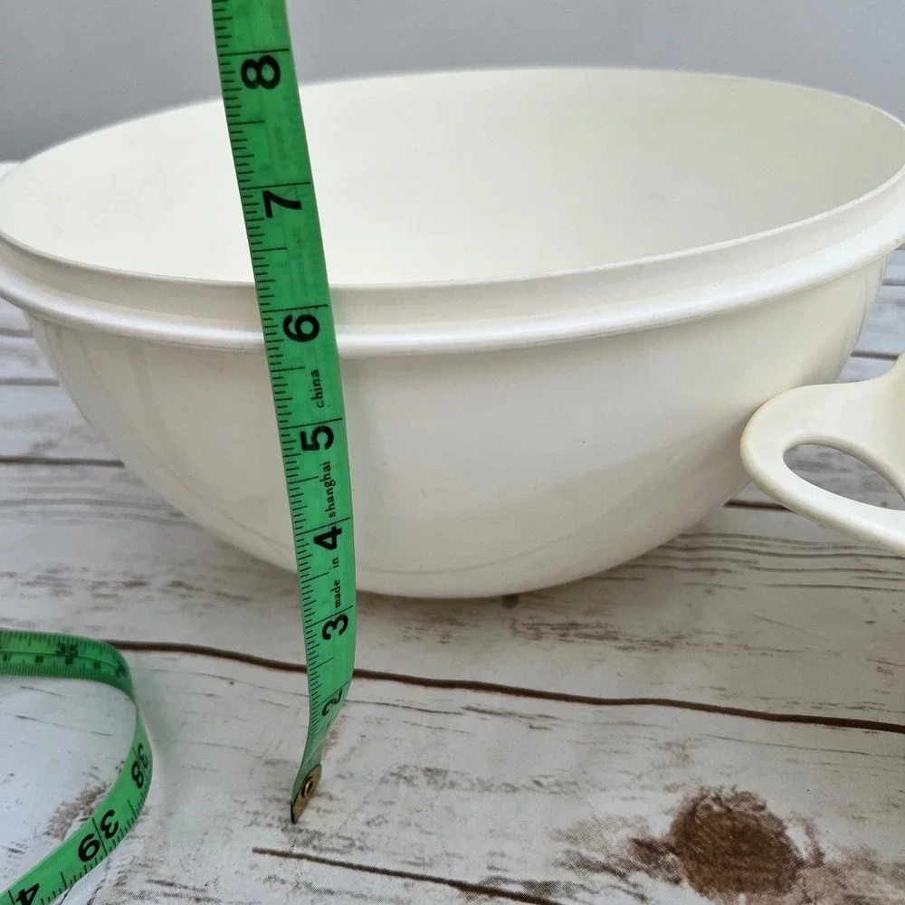 Tupperware Mixing Bowls Cream Off-White Nesting Thumb Hole Set‎ of 2